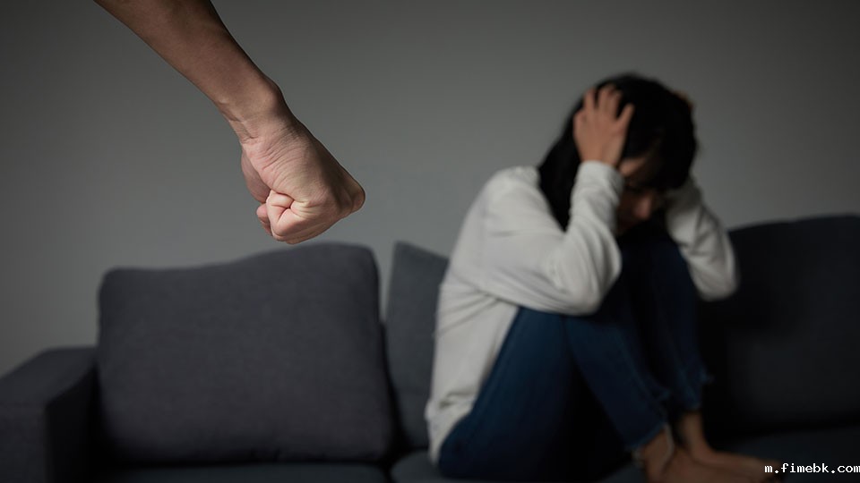 丈夫婚内出轨，律师助全职妈妈多分财产并获赔15万